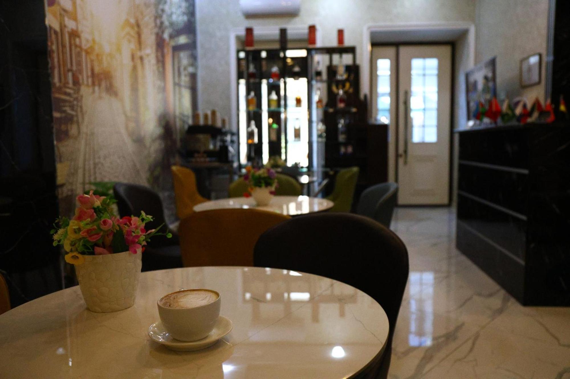 Dionis Coffee Shop Hotel Baku Exterior photo